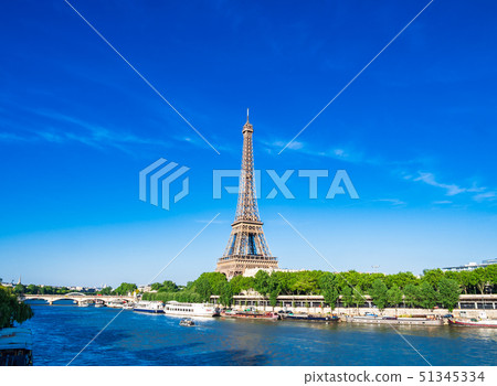 巴黎埃菲爾鐵塔和塞納河 51345334