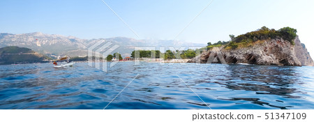 Rocks over the transparent ocean water 51347109