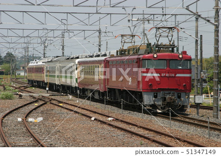 Exhibit vehicle transportation train for railway museum (EF81 towing, at Kamasuzaka Station) Exhibit vehicle transportation train for railway museum (EF81 towing, at Kamasuzaka Station) 51347149