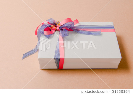 Gift, present, gift, gift box pink ribbon 51350364
