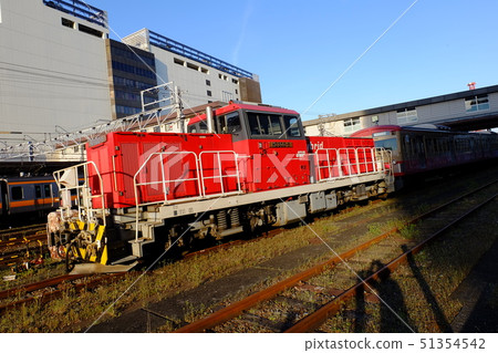 HD300混合動力機車停在八王子站 HD300混合動力機車停在八王子站 51354542