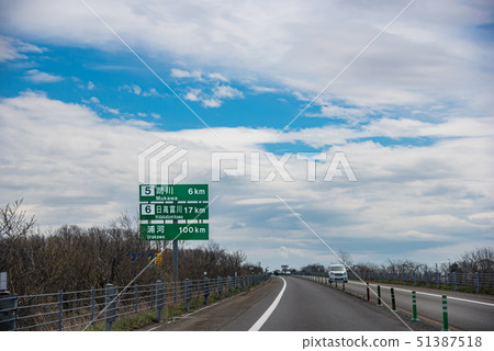 6 km to Hokkaido Hidaka Expressway Kamogawa Interchange 51387518