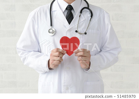 Doctor with heart 51485970