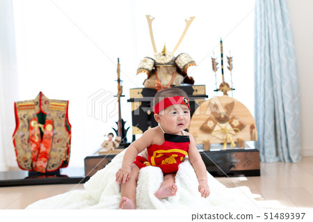 A boy celebrating the end of the season 51489397