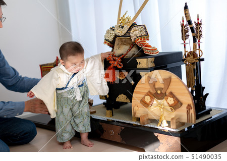 一個男孩慶祝賽季結束 51490035