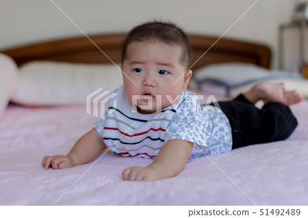 一個說謊的嬰兒 51492489