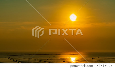 Beautiful sunset sky. Beach sunset. Twilight sea 51513097