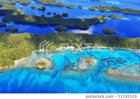 七十島和岩島(帕勞共和國)的鳥瞰圖 七十島和岩島(帕勞共和國)的鳥瞰圖 51595529