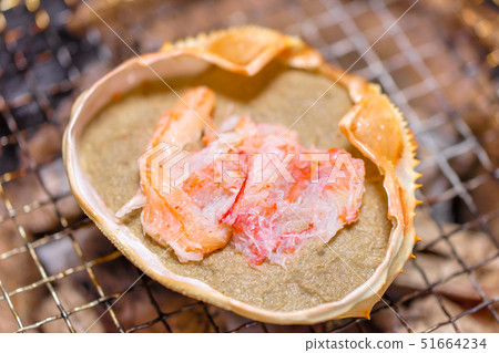 Grilled crab shell _ Charcoal-grilled (charcoal grilled, grilled grilled, grilled chicken, grilled chicken, barbecued barbecue, BBQ, beef 51664234