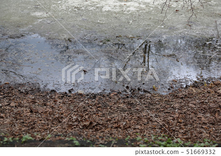 Frozen spring lake Frozen spring lake 51669332