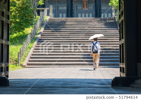 View Yutanmon and Taiseiden from Tokyo Yushima Cathedral Iridokumon 51794614