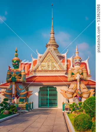 Beautiful view of War Arun. Bangkok, Thailand. 51862098