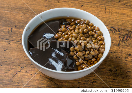 Taiwan's black glaze jelly Taiwanese black herbal medicine jelly Taiwan's black glaze jelly Taiwanese black herbal medicine jelly 51990995