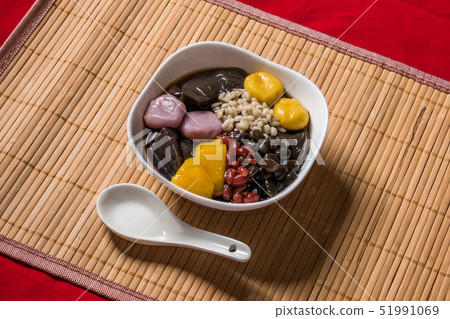 Taiwan's black glaze jelly Taiwanese black herbal medicine jelly Taiwan's black glaze jelly Taiwanese black herbal medicine jelly 51991069