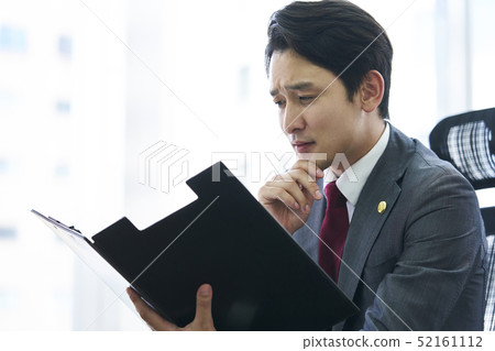 Male lawyer 52161112
