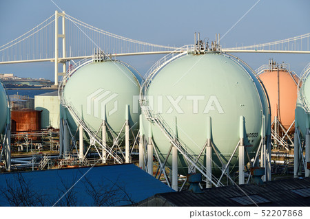 早上拍攝北海道室蘭的綜合體內的油箱景觀 52207868