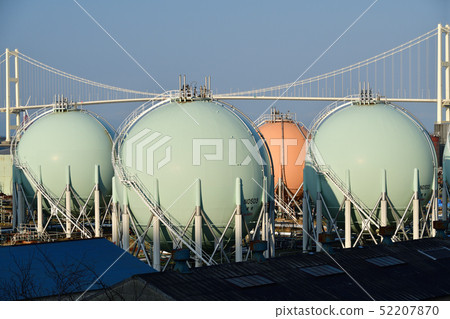 早上拍攝北海道室蘭的綜合體內的油箱景觀 52207870
