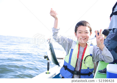 小學生釣魚 小學生釣魚 52396428