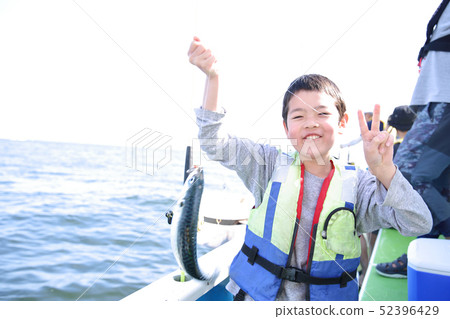 小學生釣魚 52396429