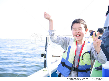 Primary school student fishing Primary school student fishing 52396432