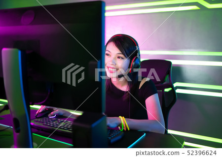 cybersport gamer have live stream 52396624