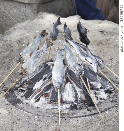 鹽烤虹鱒魚 52396753