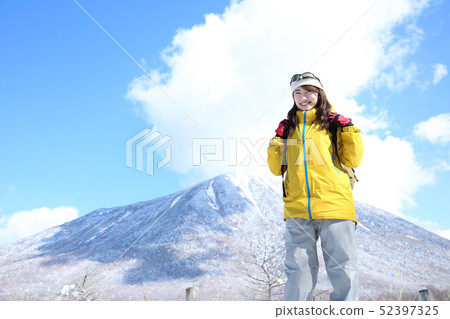 享受冬季休閒的女人 享受冬季休閒的女人 52397325