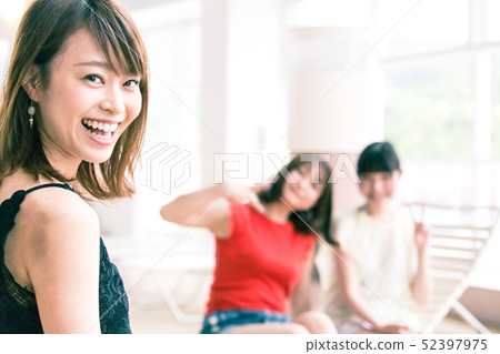 度假女孩旅行的女人 52397975