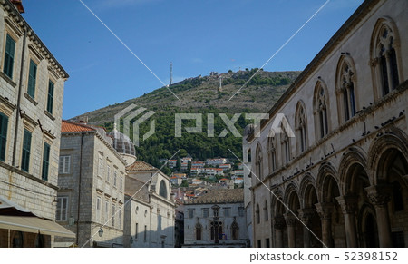 亞得里亞海的明珠_杜布羅夫尼克舊城區的斯盧吉山風景 52398152