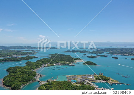 Beautiful sea and islands of Amakusa (Kumamoto) Beautiful sea and islands of Amakusa (Kumamoto) 52398409