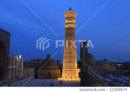 Central Asia Silk Road Trip Uzbekistan Bukhara Dusk Caran Minaret Light Up 52399674