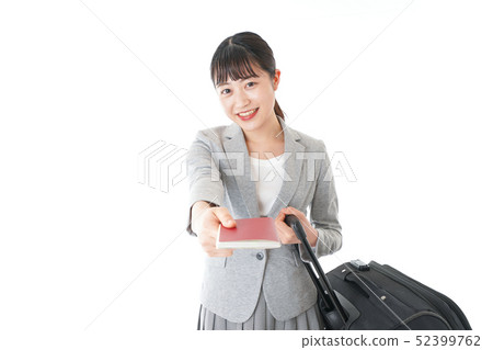 繼續海外商務旅行的女商人 52399762