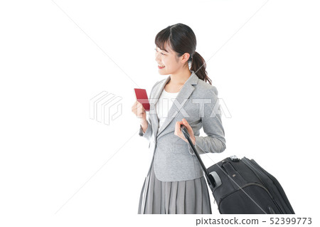 繼續海外商務旅行的女商人 繼續海外商務旅行的女商人 52399773