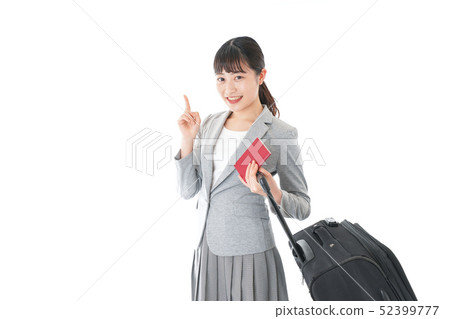 繼續海外商務旅行的女商人 繼續海外商務旅行的女商人 52399777