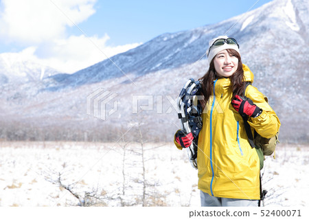 享受冬季休閒的女人 52400071