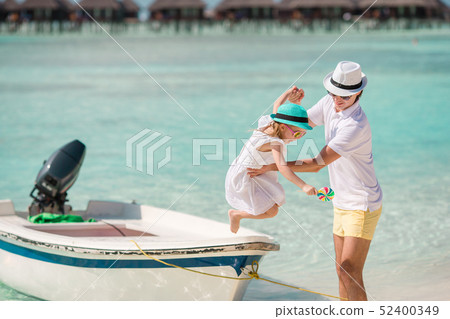 Happy father and his adorable little daughter at tropical beach having fun 52400349