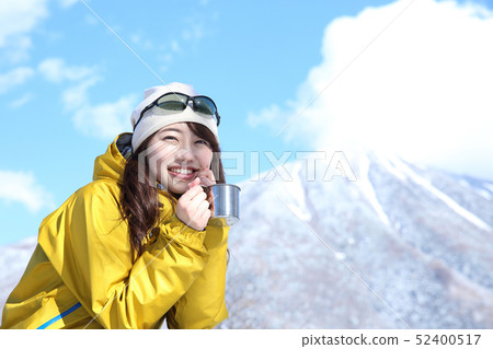 Woman enjoying winter leisure 52400517