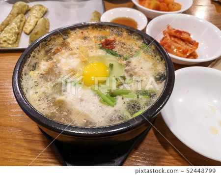 韓國食品，全州豆芽湯配韓國料理 52448799