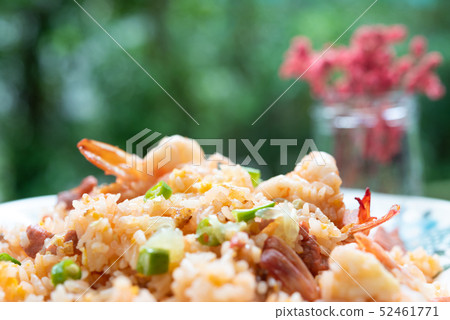 Delicious Thai fried rice with shrimp on wooden 52461771