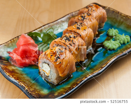 roll with baked salmon yakitori sauce 52516755