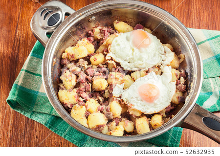 Corned beef hash in a frying pan 52632935
