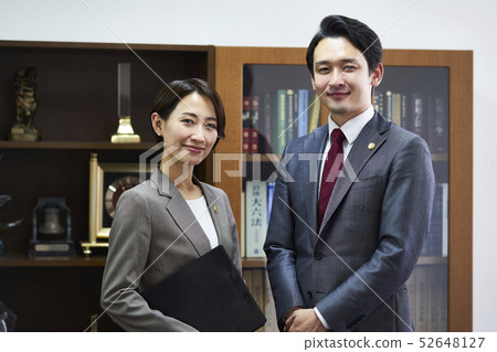 兩位律師 兩位律師 52648127