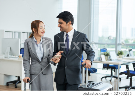 Business couple are going to business trip Business couple are going to business trip 52703235