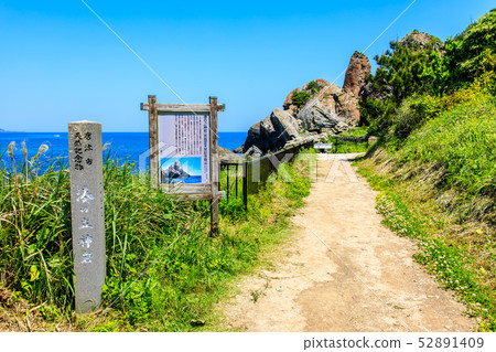 Tategami rock in azure [Karatsu City, Saga Prefecture] 52891409