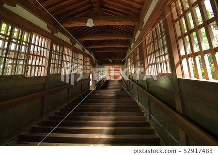 A long corridor in Fukui's Eikeiji Temple 52917483