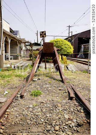 The end of the track The end of the track 52938410