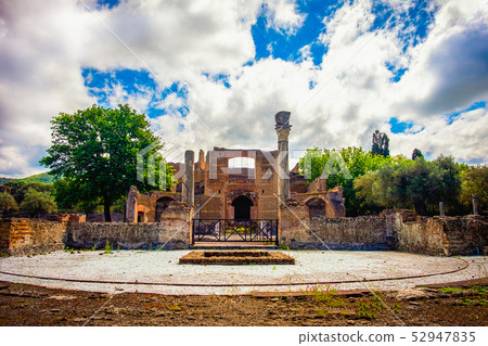 Villa Adriana in Tivoli Rome - Lazio Italy - The Three Exedras building ruins in Hardrians Villa Villa Adriana in Tivoli Rome - Lazio Italy - The Three Exedras building ruins in Hardrians Villa 52947835