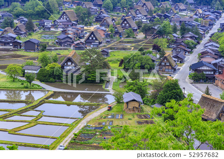 Shirakawago spring 52957682