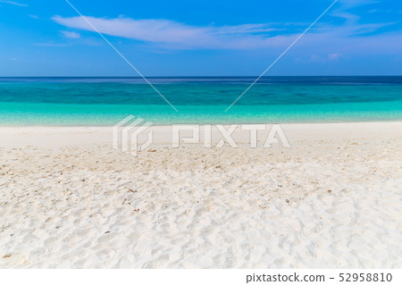 Paradise beach and the blue sky in Thailand 52958810