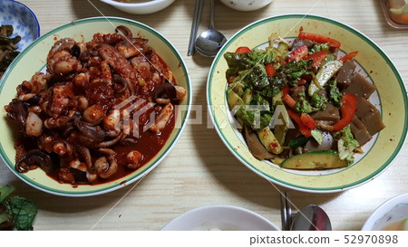 Delicious dishes Delicious dishes 52970898